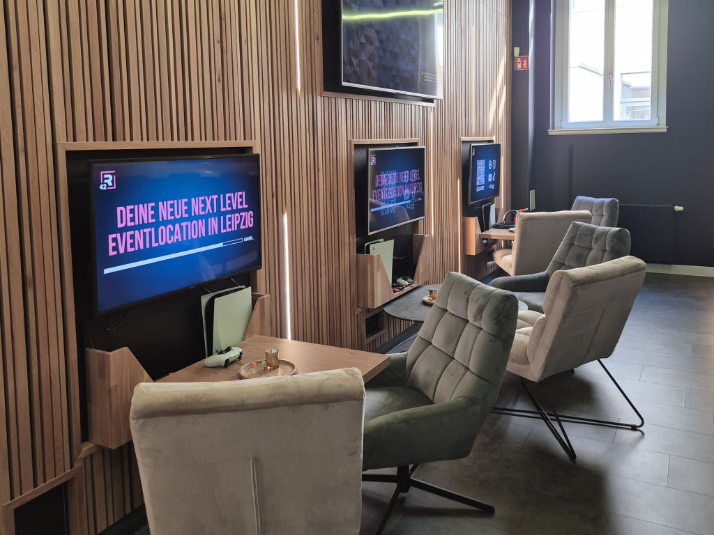 Der Games-Hub "R42" lädt u.a. zum Vortragen und Diskutieren ein.